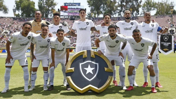 Torcedores do Botafogo cobram futebol ofensivo antes possível jogo contra o Palmeiras no Mundial: “Tem que jogar bola” Torcedores do Botafogo cobram futebol ofensivo antes possível jogo contra o Palmeiras no Mundial: “Tem que jogar bola”