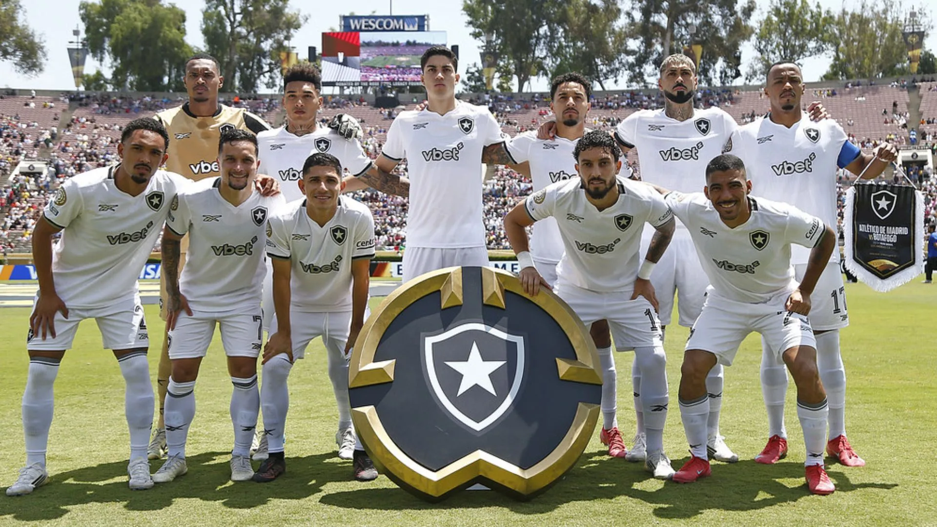 Torcedores do Botafogo cobram futebol ofensivo antes possível jogo contra o Palmeiras no Mundial: “Tem que jogar bola”