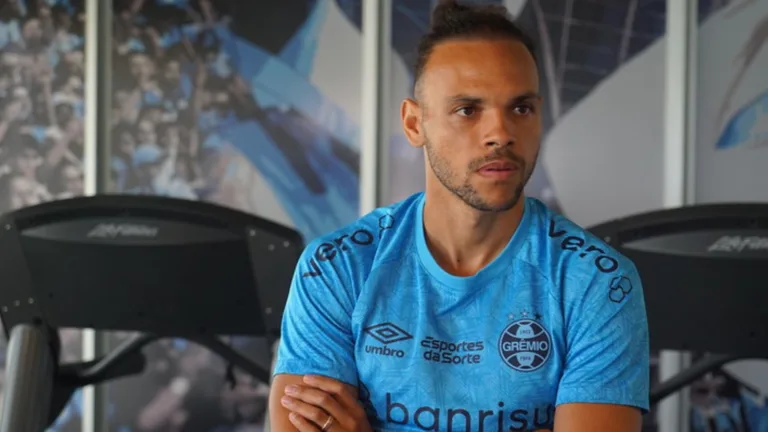 Grêmio pode ter o retorno do centroavante Braithwaite na partida contra o Corinthians pelo Brasileirão