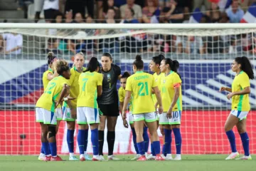 Kerolin faz grande atuação, seleção brasileira feminina abre dois gols de vantagem, mas perde por 3×2 para a França de virada