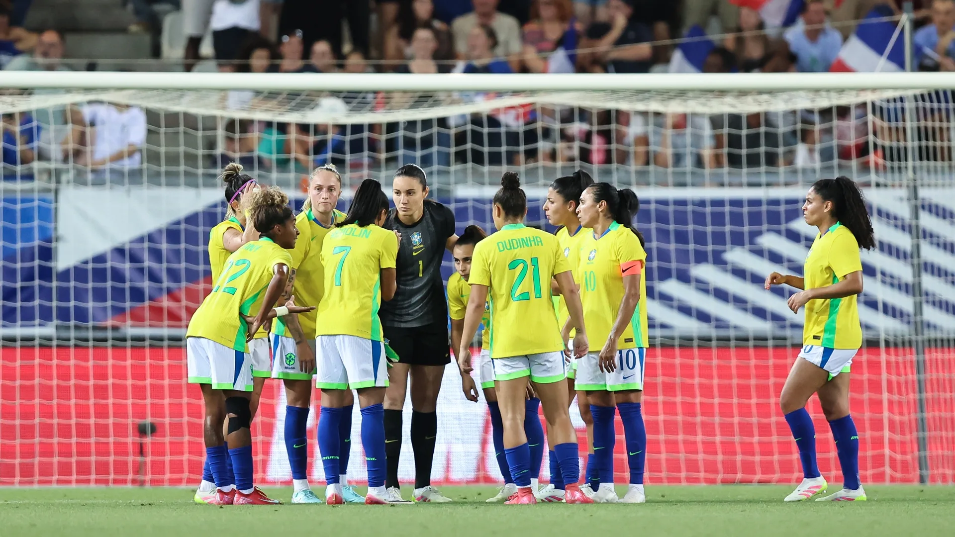 Kerolin faz grande atuação, seleção brasileira feminina abre dois gols de vantagem, mas perde por 3×2 para a França de virada