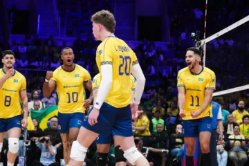 Brasil sobe três posições no ranking mundial de vôlei após assumir a liderança da VNL masculina