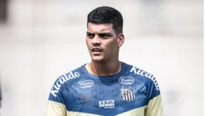 Gabriel Brazão termina primeiro semestre de 2025 com moral entre os torcedores do Santos
