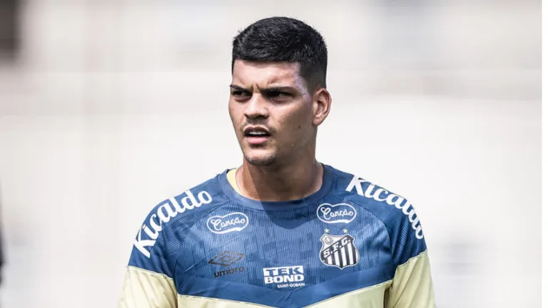 Gabriel Brazão termina primeiro semestre de 2025 com moral entre os torcedores do Santos