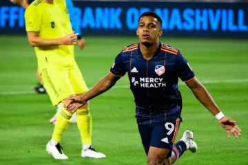 Vasco tem interesse em Brenner e Fernando Diniz pode ajudar nas negociações, segundo Nicola