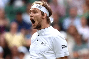 Bublik elimina Sinner no ATP 500 de Halle e revela emoção: “Nunca tinha vencido um número 1 antes”