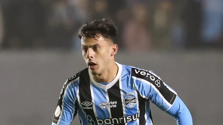 Grêmio pode negociar Carballo com o Athletico-PR e torcida se revolta: “Guerra é pior que o Romildo” Grêmio pode negociar Carballo com o Athletico-PR e torcida se revolta: “Guerra é pior que o Romildo”