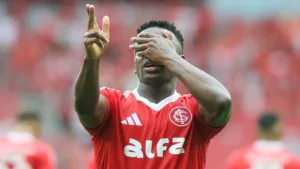 Carbonero pode ser reforço para Internacional x Flamengo pela Libertadores, confirma Lucas Collar: “Teria condições para 60 minutos”