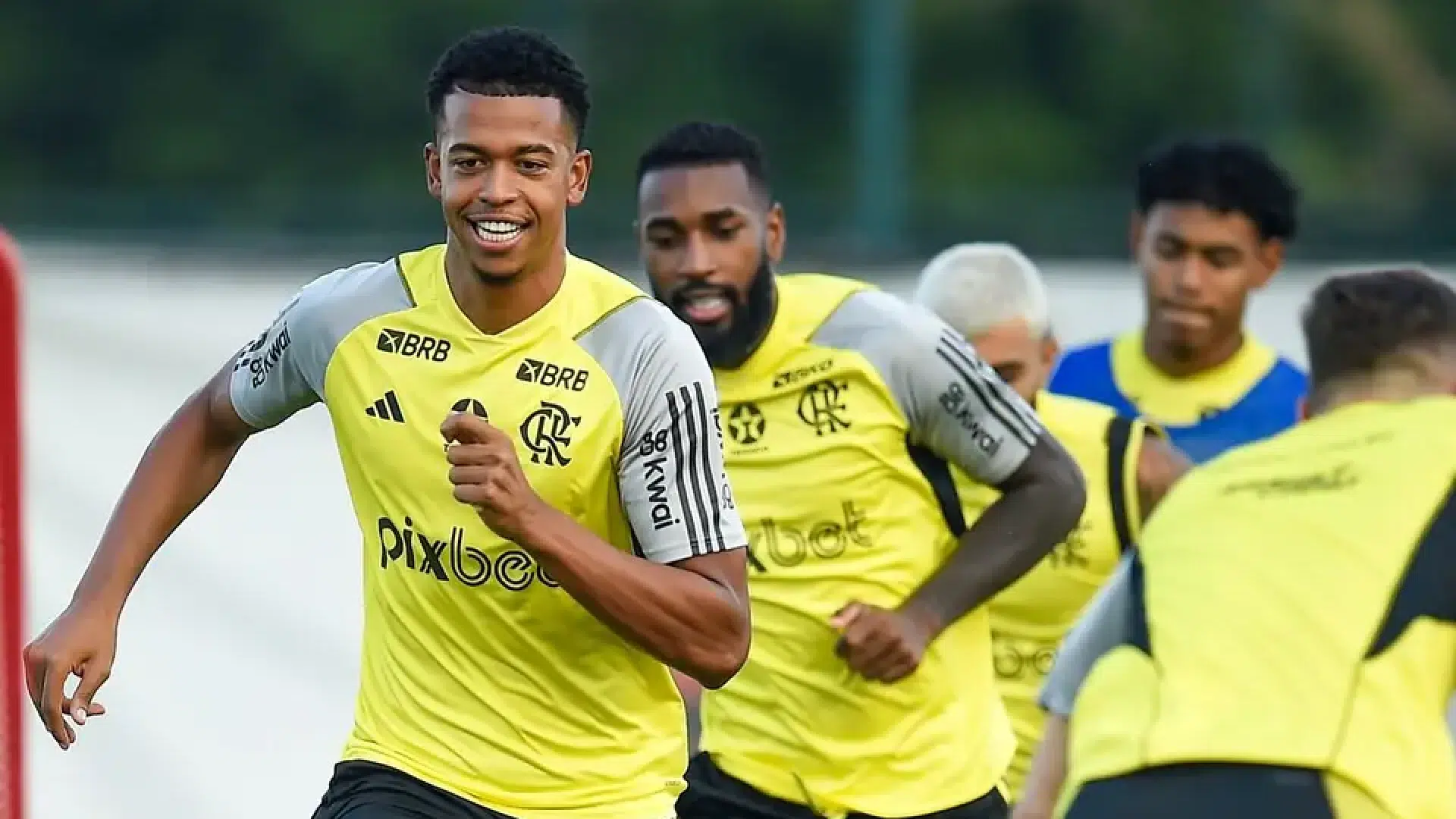 Venê Casagrande revela que Vitória tenta devolver Carlinhos ao Flamengo: “Não teve aval”