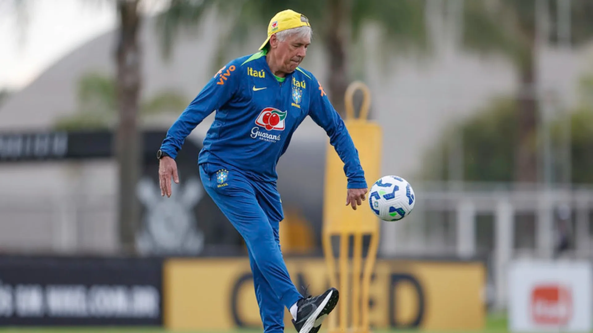 Casemiro destaca humildade de Ancelotti na seleção brasileira: “Me surpreende todos os dias”