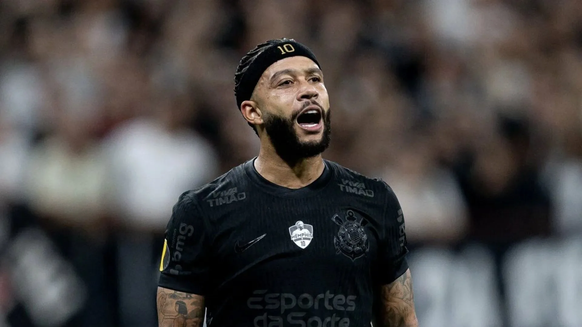 Casagrande critica Memphis Depay após derrota do Corinthians contra o Red Bull Bragantino: “Claramente forçando cartão amarelo”