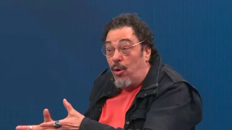 Casagrande revela detalhes do contrato de Memphis Depay e critica Corinthians: “Pode rescindir o contrato a qualquer momento”