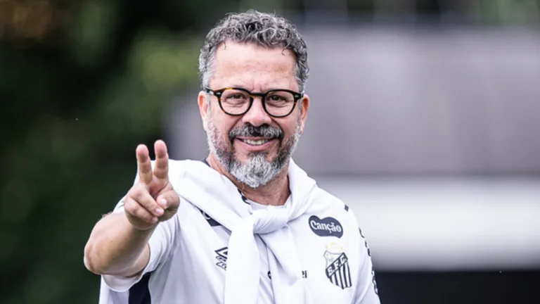 Cléber Xavier diz que parada do Brasileirão teve ‘lado bom e ruim’ para o Santos