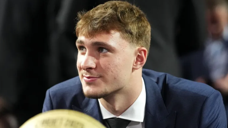 Comparado a LeBron James, Cooper Flagg terá salário astronômico em seus primeiros anos de NBA pelos Mavericks