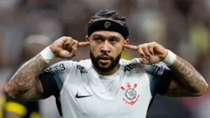 Corinthians e Adidas ficam mais perto de acordo e Nicola revela exigências do Timão; Nike pode acionar a Justiça