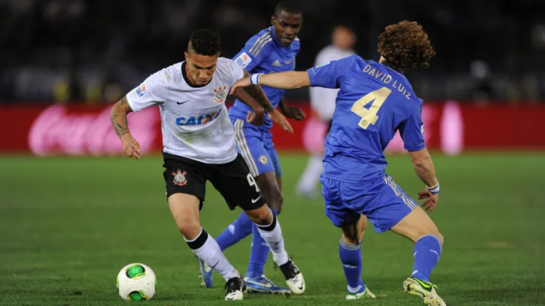 Corinthians segue como o último estrangeiro a vencer um europeu em Mundiais e jejum chega aos 33 jogos