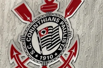 Torcedores do Corinthians fazem protesto por reforma de estatuto do clube