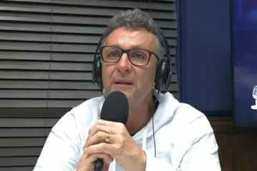 Craque Neto cita vergonha e ironiza após empate do Corinthians contra o Grêmio no Brasileirão: “Parabéns, Dorival Júnior”