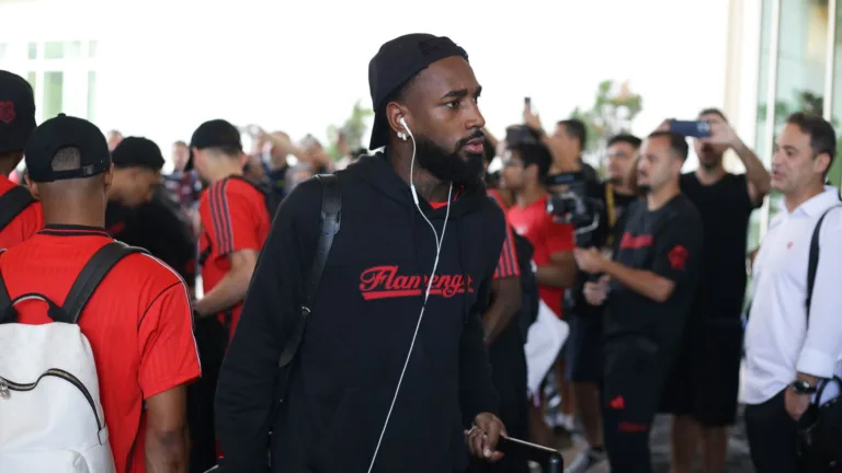 Craque Neto dispara contra torcida do Flamengo após protestos por venda de Gerson: “Foi uma batalha de milícia”