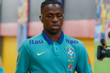 Craque Neto se irrita com Vinicius Júnior após Equador x Brasil: “O que falta para jogar bem na Seleção Brasileira?”