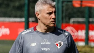 Crespo crê em reação do São Paulo na luta contra o Z4 e é rígido ao falar sobre Lucas: “É uma questão de ordem”