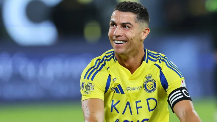 Cristiano Ronaldo celebra renovação com Al-Nassr e é ironizado por De Gea: “Jogando de graça”