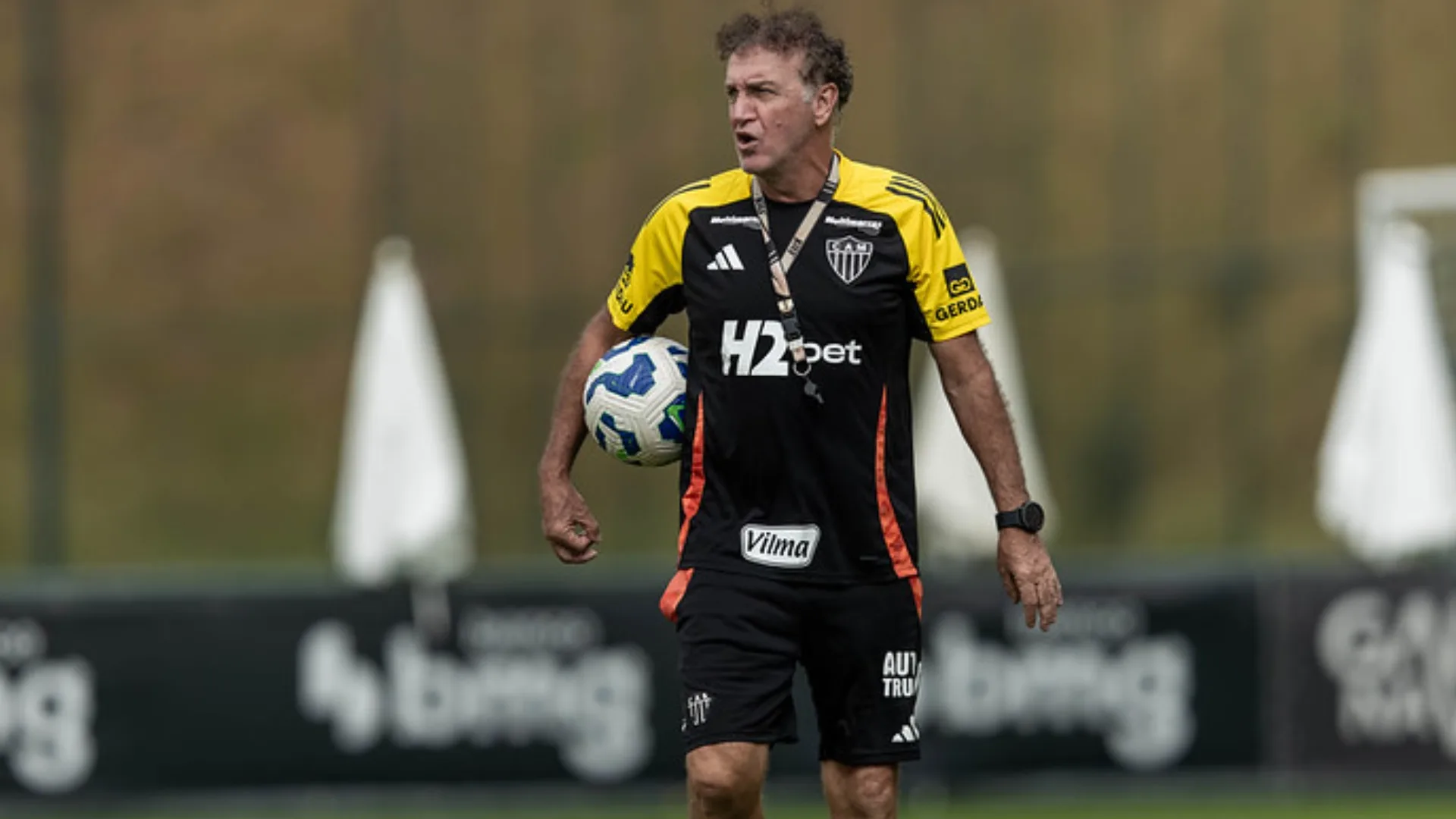 Atlético-MG pode ter dispensa de jogadores e Nicola explica possível redução de R$ 4 milhões na folha salarial