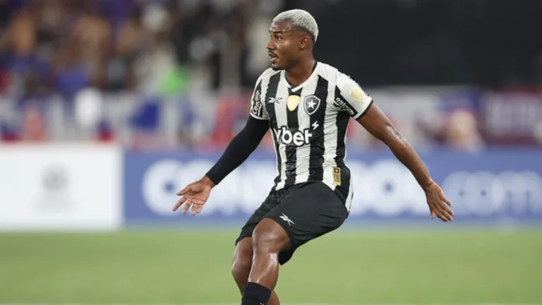 Botafogo acerta mais duas vendas de jogadores para o Nottingham Forest; veja detalhes
