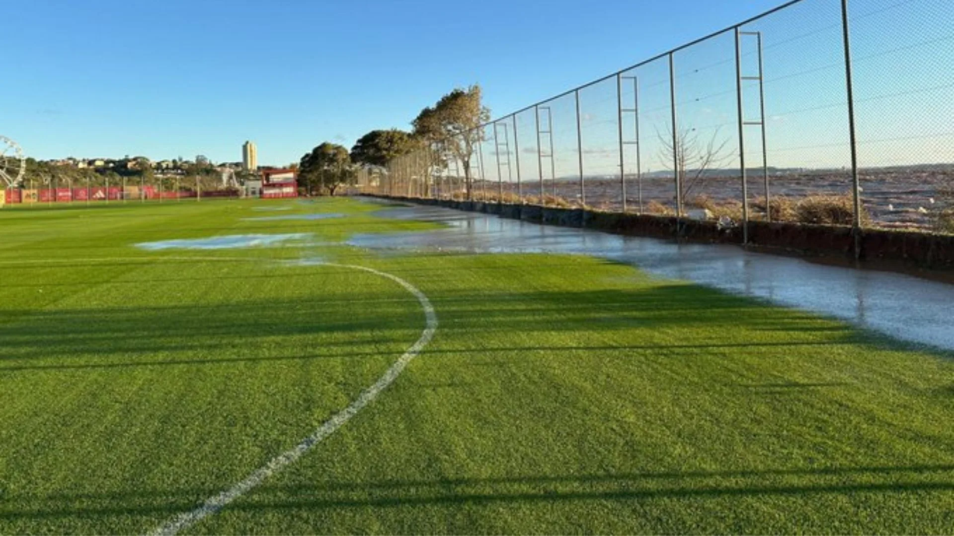 Internacional liga alerta contra nova enchente do lago Guaíba e torcida reclama: “Seguimos sem CT adequado”