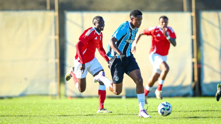 Internacional pode sofrer rebaixamento inédito no Campeonato Brasileiro Sub-20 e torcida critica Alessandro Barcellos: “Tá tudo destruído”
