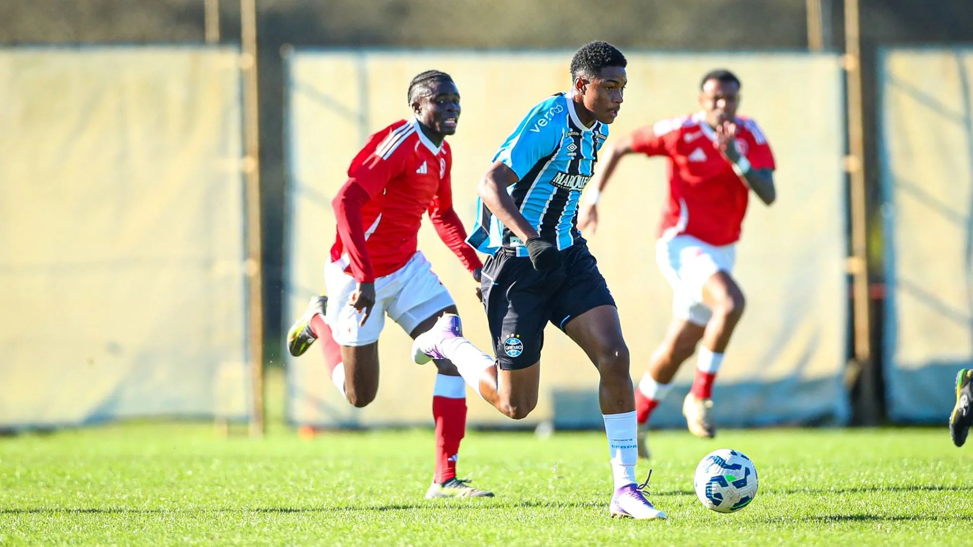 Internacional pode sofrer rebaixamento inédito no Campeonato Brasileiro Sub-20 e torcida critica Alessandro Barcellos: “Tá tudo destruído”