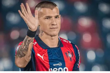 Fechado com o Internacional desde o início do mês, Alan Benítez embarca no Paraguai rumo a Porto Alegre