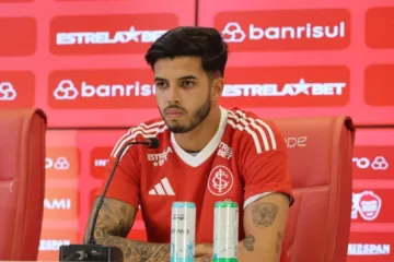 Kaique Rocha é consultado pelo Casa Pia, de Portugal, mas negócio não deve avançar, e torcedor questiona: “Quem trouxe de volta?”