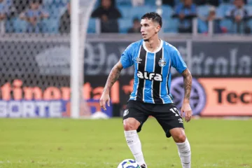 Alex Bagé critica Dodi, volante do Grêmio, e pede mudanças: “É insuficiente e não pode ser titular”