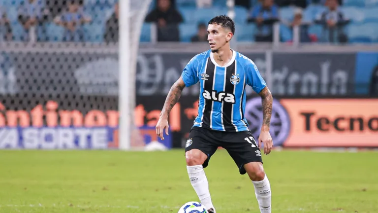 Alex Bagé critica Dodi, volante do Grêmio, e pede mudanças: “É insuficiente e não pode ser titular”