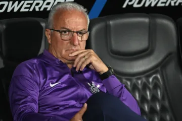 Dorival Júnior vive jejum de vitórias no Corinthians, mas Nicola descarta riscos de demissão no Timão