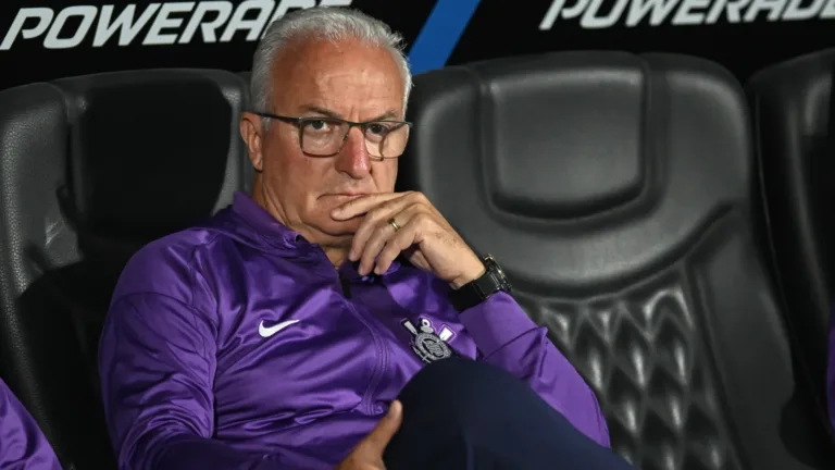 Craque Neto se pronuncia sobre possível demissão de Dorival Júnior no Corinthians: “Vai trazer quem?”