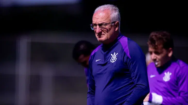 Dorival Júnior define 12 jogadores ‘negociáveis’ no Corinthians e Nicola explica: “À disposição no mercado” Dorival Júnior define 12 jogadores ‘negociáveis’ no Corinthians e Nicola explica: “À disposição no mercado”