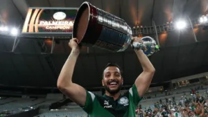 Edu Dracena comenta o sucesso do Palmeiras nos últimos anos: “Trazem coisas inovadoras, não é campeão à toa”