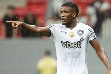 Botafogo recebe propostas por Elias Manoel e torcedores vão à loucura: “Vai com Deus!” 