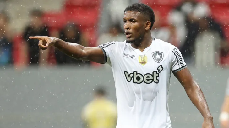 Botafogo recebe propostas por Elias Manoel e torcedores vão à loucura: “Vai com Deus!” Botafogo recebe propostas por Elias Manoel e torcedores vão à loucura: “Vai com Deus!”
