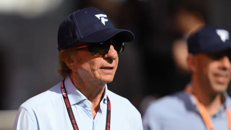 Emerson Fittipaldi compara Max Verstappen a Ayrton Senna na Fórmula 1: “Carrega a Red Bull nas costas” 