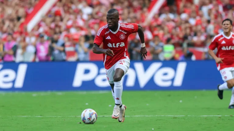 Sobis sai em defesa de Enner Valencia após críticas de torcedores do Internacional: “Pegaram ranço, reclamam por reclamar”