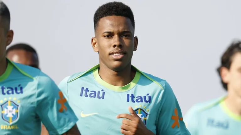 Ancelotti dá pistas de escalação da seleção brasileira com Estêvão em primeiro treino com grupo completo