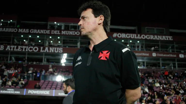 Fernando Diniz aponta erros defensivos e cobra ataque do Vasco após derrota para o Bragantino