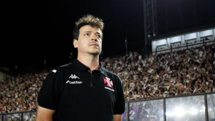 Fernando Diniz completa o primeiro mês no comando do Vasco com promessa de usar a base Fernando Diniz completa o primeiro mês no comando do Vasco com promessa de usar a base