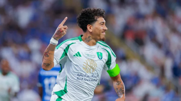 Nicola fala sobre Firmino no Flamengo: “Jogador tem feito esforços para a negociação acontecer”