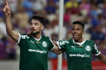 Flaco López e Estevão se destacam no Palmeiras e situação liga alerta sobre Vitor Roque