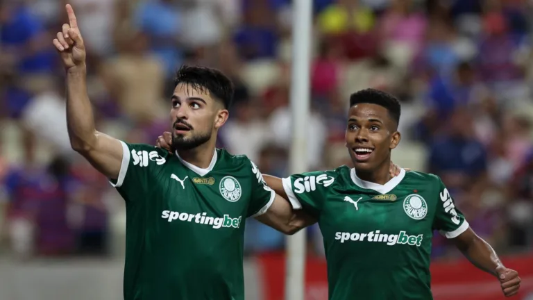 Flaco López e Estevão se destacam no Palmeiras e situação liga alerta sobre Vitor Roque