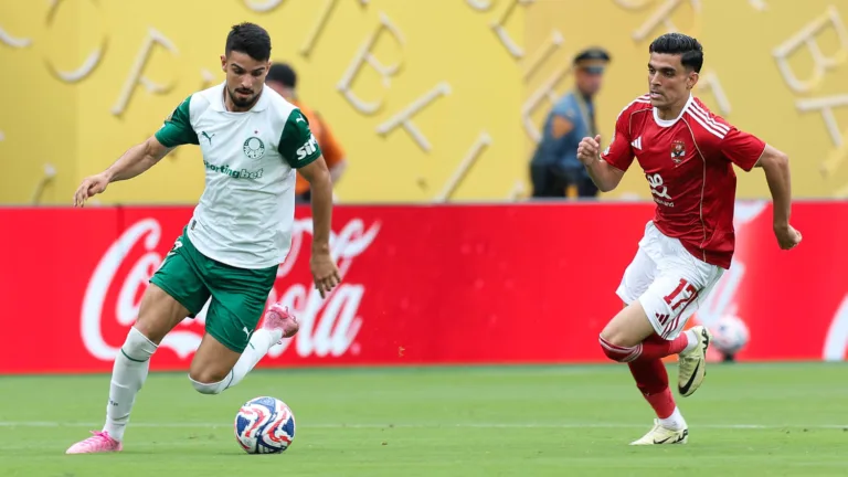 Abel Ferreira fala sobre disputa no Palmeiras entre Flaco López e Vitor Roque: “Temos que ter paciência”
